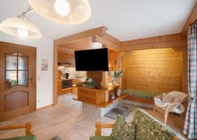 Blick zur Küche_Fewo Alpenaster_Haus Werdenfels in Mittenwald