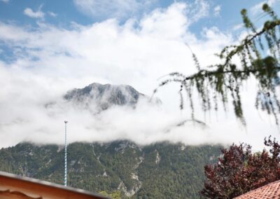 Karwendel in den Wolken_Fewo Alpenaster_Haus Werdenfels in Mittenwald